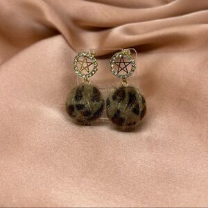 NWT Gold Tone Animal Leopard Print Pom Pom Fashion Earring